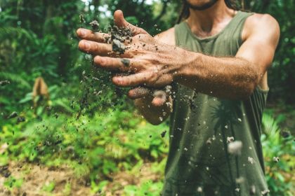 Revista Servioeste Sade e Meio Ambiente O manual lançado reúne dicas para a compostagem doméstica, comunitária e institucional, indicando a maneira correta de separação do lixo e descarte do material....